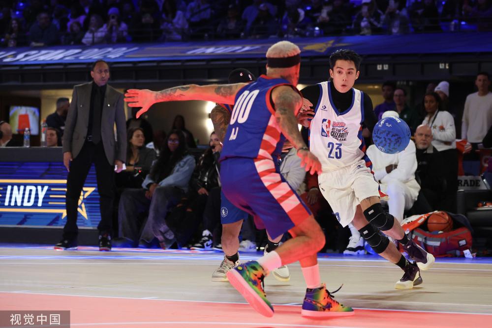 并从多个角 并从多个角